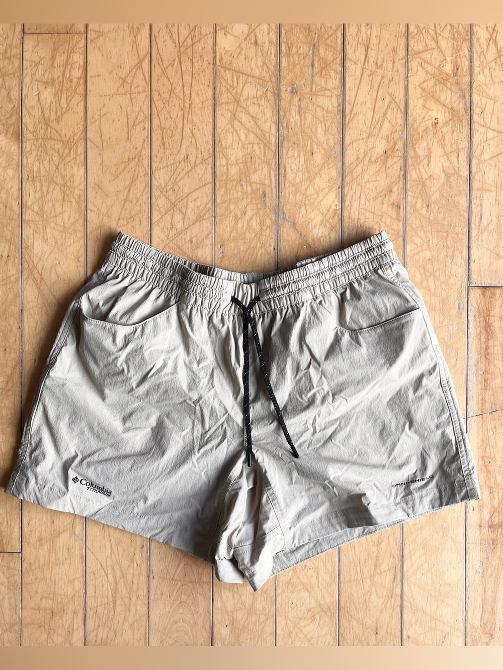 Columbia Lightweight Beige Omni‑Shield Athletic Trail Shorts Side Medium